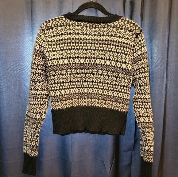 She said vintage wool sweater. - Picture 3 of 4